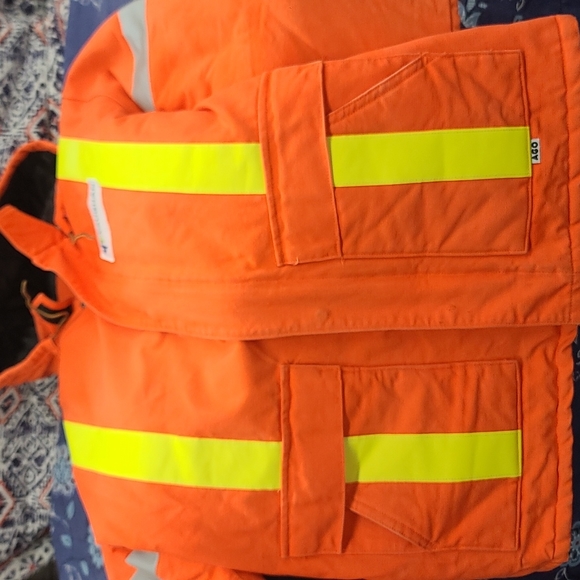 Reflective jacket with hood - Picture 4 of 5